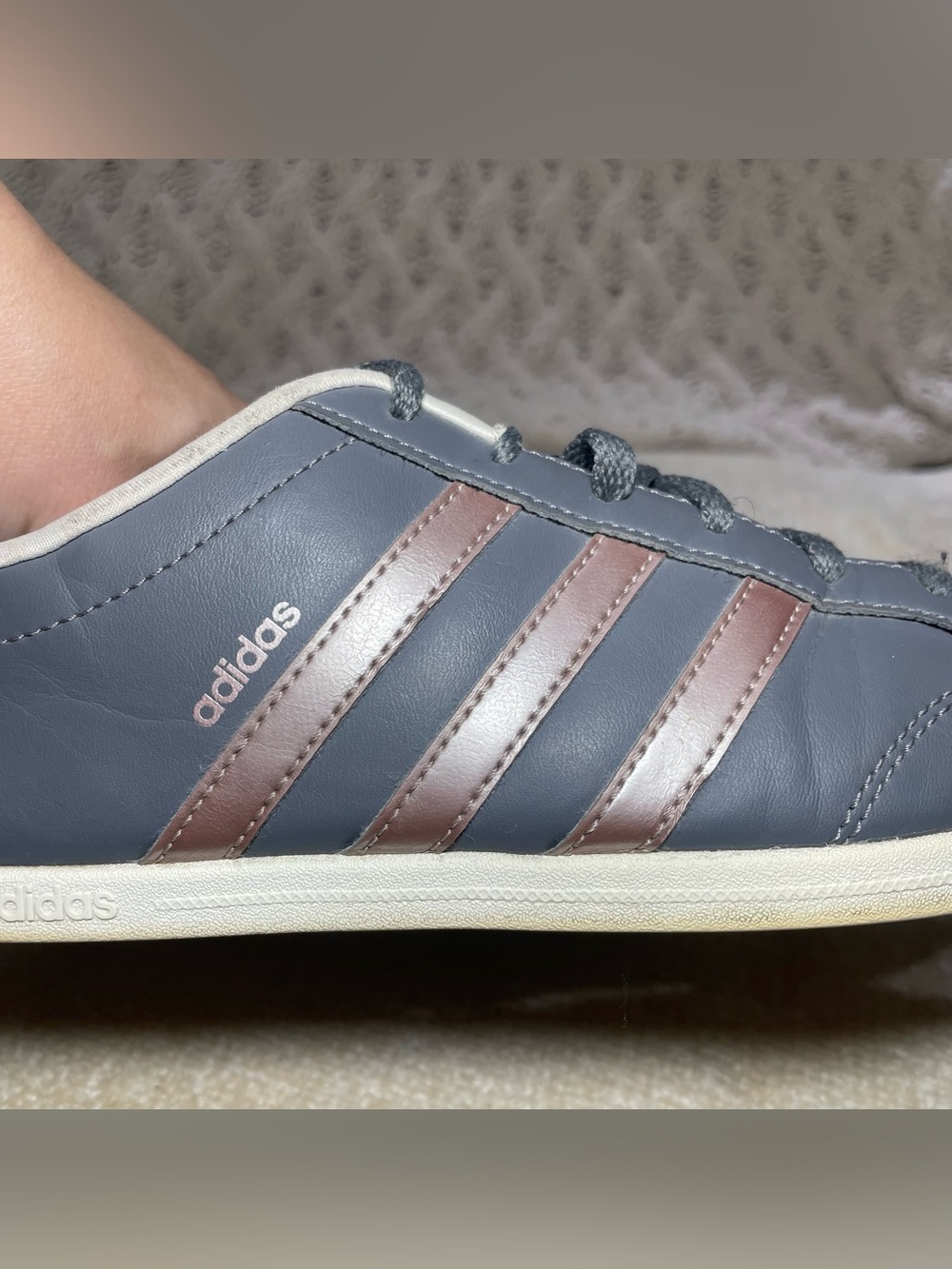 Adidas Girl/Women Gray Sneakers with Rose Gold Stripes size 6.5 - Picture 3 of 9